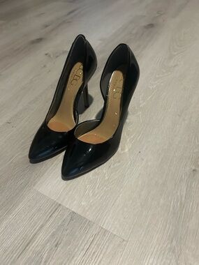 BCBG Classic Women's Pointed Toe Black Patent Pumps